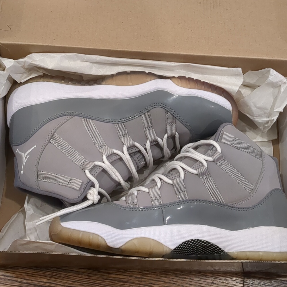 Air Jordan cool grey 11 size 4.5 Y
